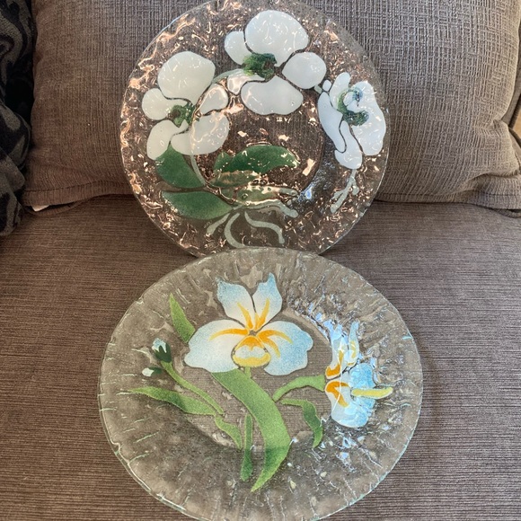 Pair of Vintage Sydenstricker White Floral Fused Glass Ruffled Edge Plates